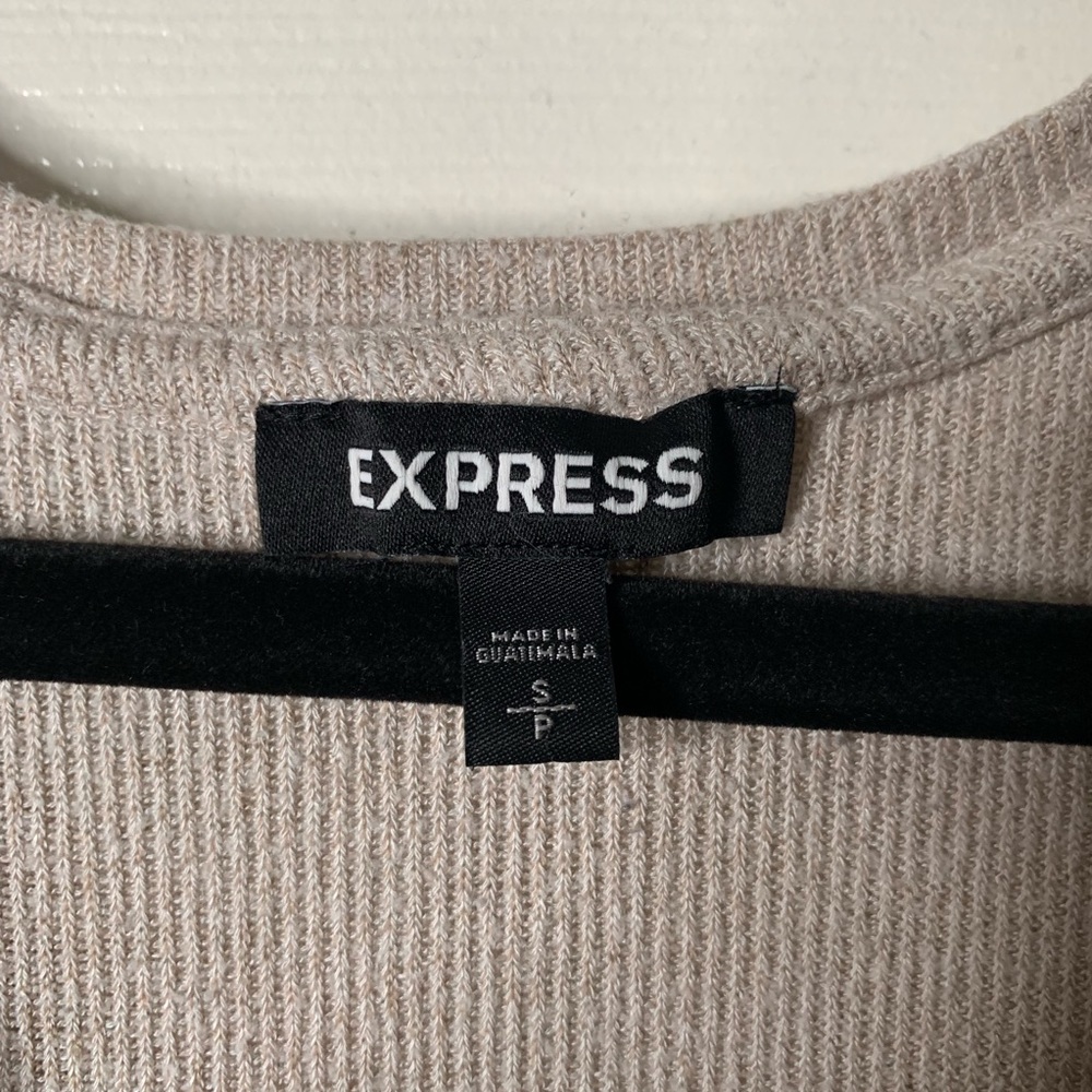Express v-neck - Picture 3 of 3